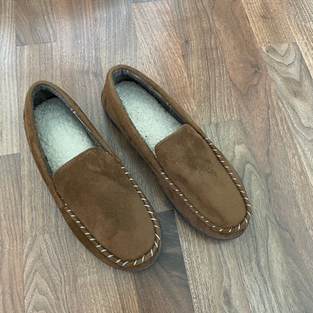 Men’s slippers. Brown Dear Foam size Large (11-12).